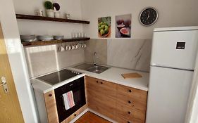 R&E Apartment